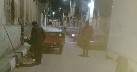 صور.. رئيس مدينة الأقصر يكلف بعمل حملة نظافة تمشيطية بشارع العسال