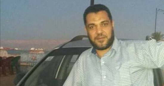 لص يسرق سيارة مواطن بالسويس أثناء انشغاله بشراء الفاكهة