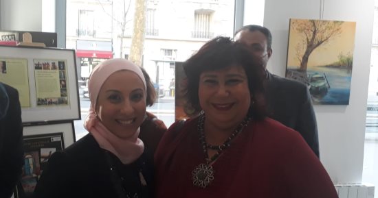 وزيرة الثقافة تشاهد لوحات نهى خليل بالمركز المصرى بباريس