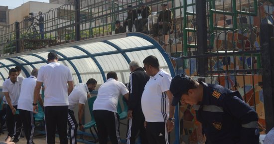 صور.. مختار مختار يعترض على "جنزرة" دكة البدلاء فى مباراة الإنتاج وطنطا 