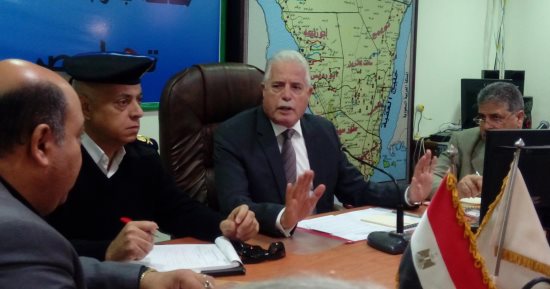 محافظ جنوب سيناء يعقد اجتماعا أمنيا مع رؤساء المدن استعدادا لأعياد الربيع