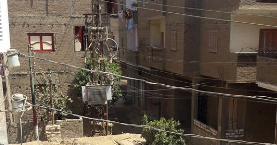 قارئ يشكو من عدم استكمال رفع أعمدة الضغط المتوسط فى قرية البطاخ بسوهاج