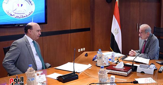 رئيس الوزراء يلتقى مميش لمتابعة استثمارات المنطقة الاقتصادية لقناة السويس (صور)