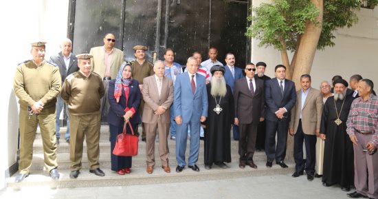 فيديو وصور.. محافظ قنا يقدم التهنئة للأقباط بمناسبة عيد القيامة