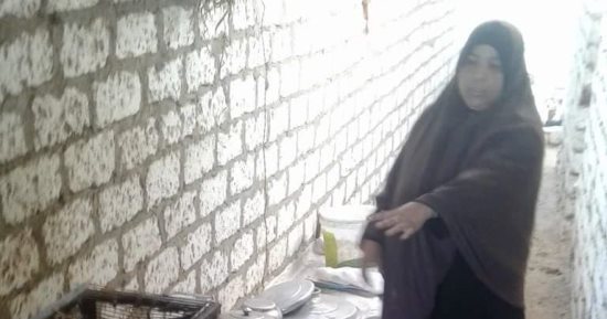 صور.. مأساة ربة منزل تعيش وسط الفئران بالشرقية: نفسى فى سقف للبيت