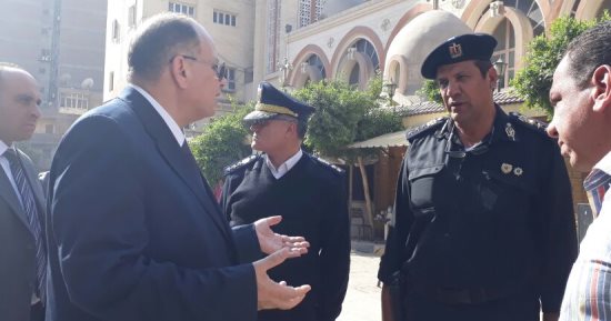 صور.. مدير أمن الجيزة يتفقد تأمين الكنائس بالعمرانية 