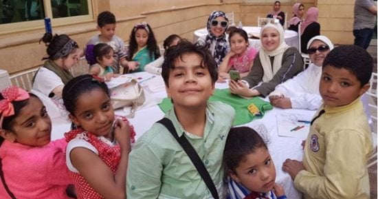 دعاء عامر تحتفل بيوم اليتيم بجمعية الباقيات الصالحات مع عبلة الكحلاوى