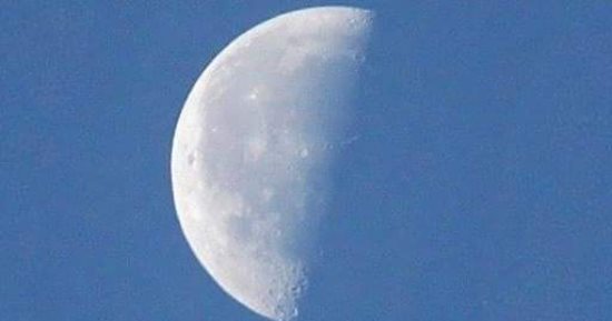 الليلة.. قمر التربيع الأخير يزين سماء الوطن العربى فى منظر بديع