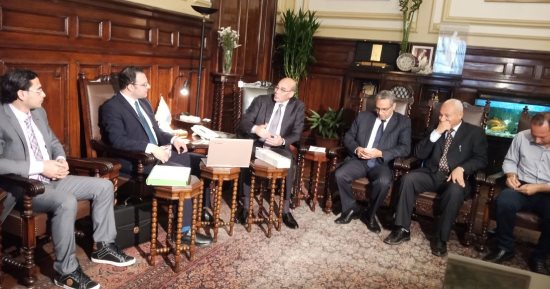 وزير الزراعة يكلف بالتنسيق مع فريق "زويل" لتطبيق التجارب المتعلقة بالأسمدة
