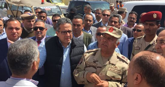 صور.. وزير الأثار ومحافظ سوهاج يتفقدان أعمال تطوير متحف المحافظة القومى
