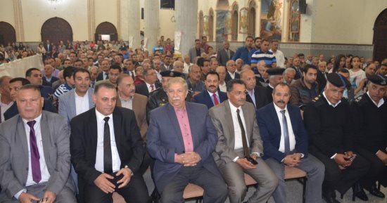 صور.. محافظ الإسماعيلية ومدير الأمن يشهدان قداس عيد القيامة بكنيسة "بيشوى"