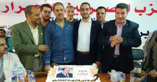 صور.. "المصريين الأحرار" بالبحيرة يحتفل بفوز الرئيس السيسى بانتخابات الرئاسة
