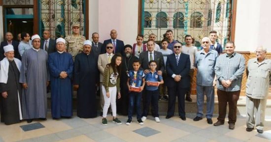 محافظ سوهاج يزور كنائس المحافظة لتقديم التهنئة للأقباط بعيد القيامة