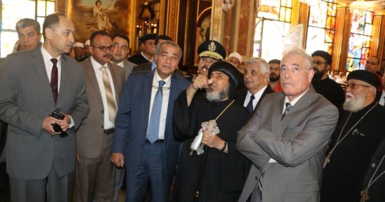 صور ..وزير التموين ومحافظ جنوب سيناء يقدمون التهنئة للأقباط بعيد القيامة