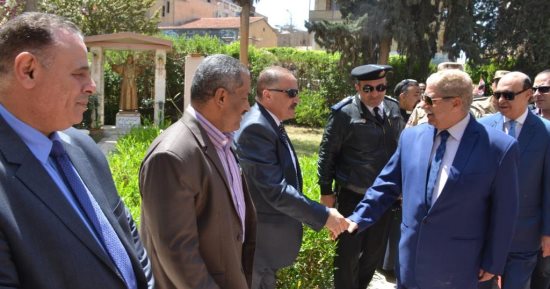 صور ..محافظ الإسماعيلية ورئيس هيئة قناة السويس يقدمان التهنئة للأقباط