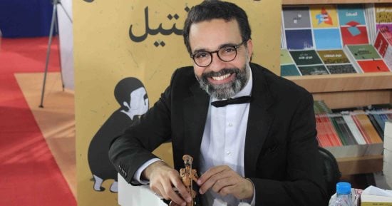 كمال الرياحى يوقع كتابه الفائز بجائزة ابن بطوطة فى معرض تونس.. صور