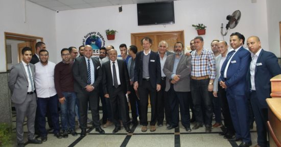 صور .. طوارئ جامعة المنصورة تستضيف خبير المانى لليوم الثانى لإجراء 20 جراحة