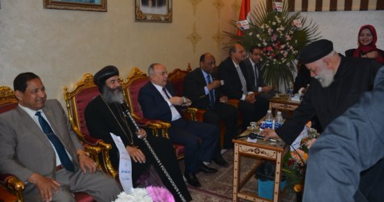 محافظ الغربية يزور كنائس المحافظة لتقديم التهنئة للأقباط بعيد القيامة