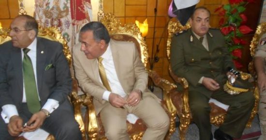 صور.. محافظ سوهاج ومدير الأمن يقدمان التهنئة لمطران دار السلام والبلينا