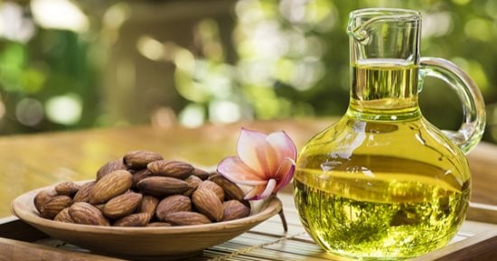 العناية بالجسم بزيت اللوز.. 6 مشاكل للبشرة هيخلصك منها