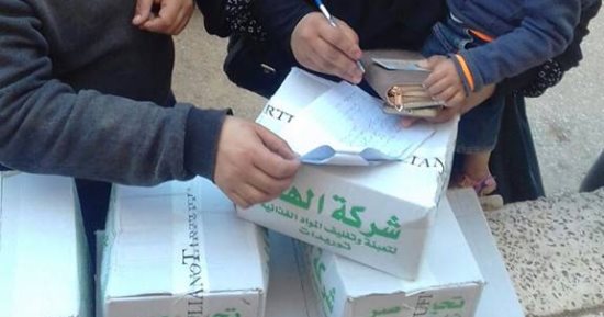 توزيع مواد غذائية لدارسى محو الأمية ومناقشة أزمة الرى فى بلطيم