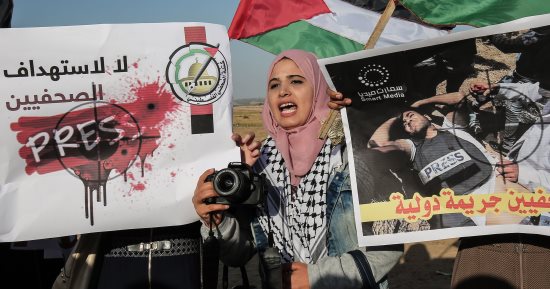 صور.. وقفة للصحفيين برام الله بعد استشهاد ياسر مرتجى على يد الاحتلال الإسرائيلى
