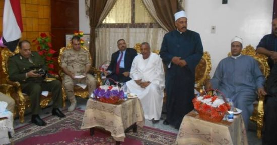 محافظ سوهاج ومدير الأمن يقدمان التهنئة لأسقف طهطا وجهينة وتوابعهما.. صور