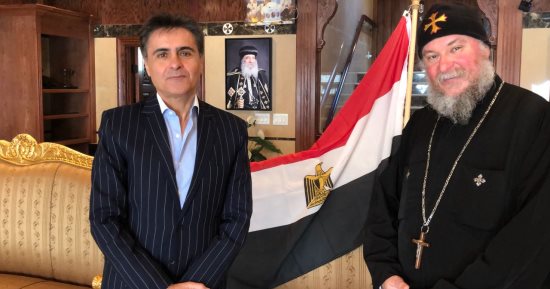صور.. قنصل مصر بنيويورك يبلغ تهنئة السيسى بعيد القيامة للأقباط فى أمريكا 