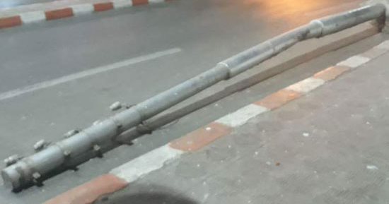 شكوتك بصوتك.. مواطنة: عمود إنارة آيل للسقوط يهدد حياة المارة