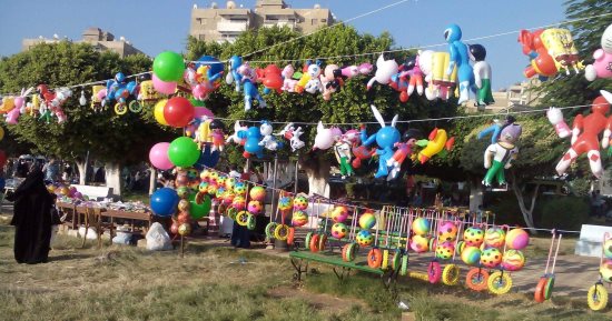 صور.. الحدائق والمتنزهات تستقبل المواطنين فى عيد القيامة المجيد بالمنيا