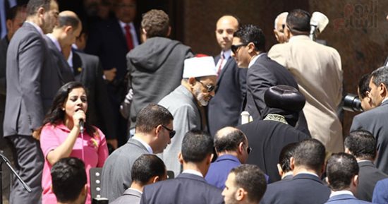شيخ الأزهر من الكاتدرائية: تجمعنا رسالة وتحد مشترك ونحن مواطنون بدرجة واحدة.. صور