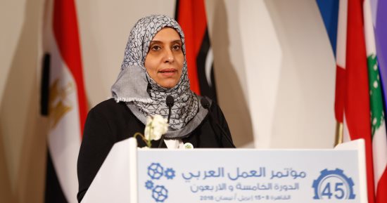 صور.. وزيرة العمل اليمنية: 80% من شعب اليمن أصبحوا فقراء و20 مليون بحاجة للمساعدة