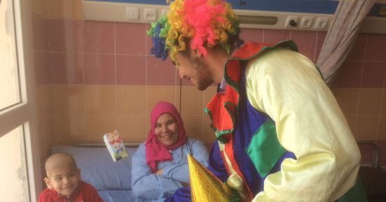 صور.. مركز أورام جامعة المنصورة يحتفل مع المرضى بشم النسيم