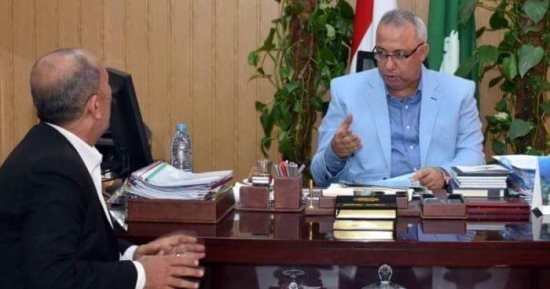 محافظ الشرقية يناقش استعدادات استقبال موسم القمح مع وكيل "الزراعة"