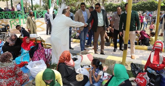 صور.. إقبال كبير على الحدائق والمنتزهات بالمنوفية وسط تواجد أمنى مكثف