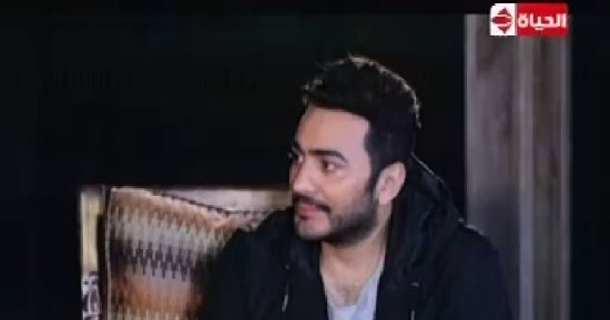 تامر حسنى: شعرت كأنى أغنى لأول مرة عندما صعدت على المسرح فى السعودية.. فيديو