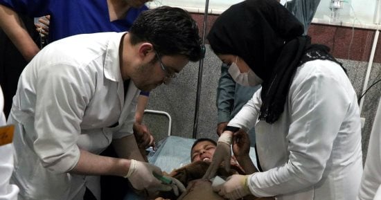 صور.. مقتل 6 أشخاص وإصابة 9 آخرين فى انفجار بغرب أفغانستان