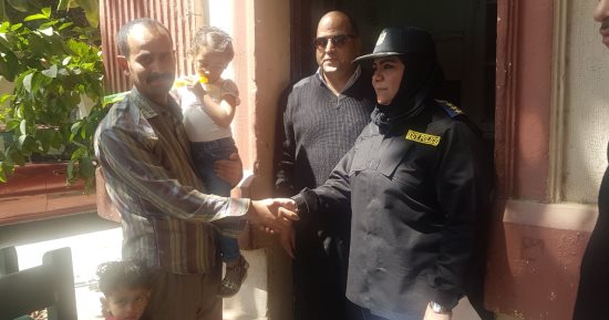 الشرطة النسائية تعيد طفلة تائهة لوالدها بحديقة حيوان الجيزة