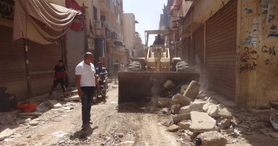 صور.. حملات لرفع كفاءة شارع مدرسة الصنايع بمدينة الأقصر