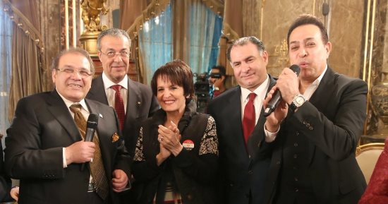 الليلة.. تكريم النجوم حكيم وسميرة أحمد وسمير صبرى ورجاء الجداوى فى ليلة حب على المحور