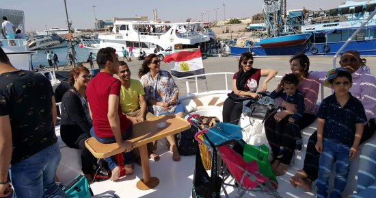 صور.. نشاط مكثف لمراكب السفارى إلى الجزر البحرية بالغردقة فى شم النسيم