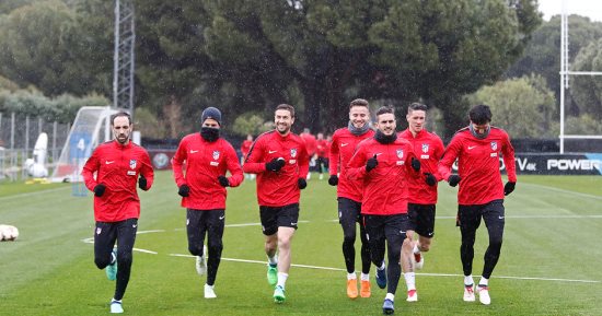 طاقم إيطالى يدير مباراة أتلتيكو مدريد وأرسنال بقبل نهائى الدورى الأوروبى