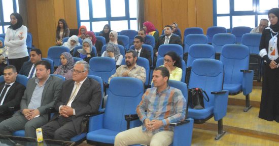 صور .. ندوات متنوعة ونماذج شبابية ناجحة ضمن "منتدى ايجابى" بالمنيا