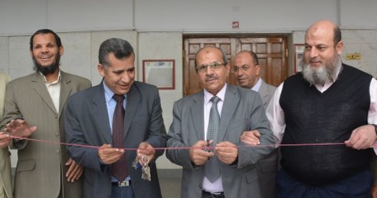 صور .. افتتاح المعرض الخيرى للملابس بجامعة الفيوم 
