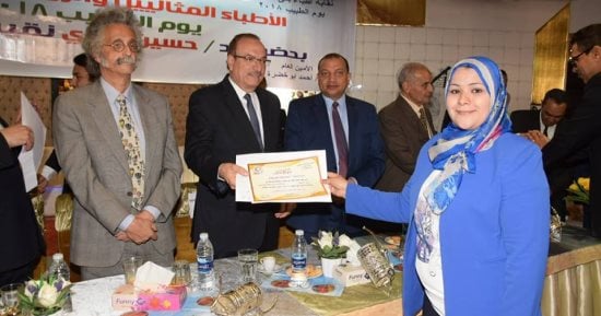 صور..محافظ بني سويف يكرم الأطباء الرواد والمثاليين 