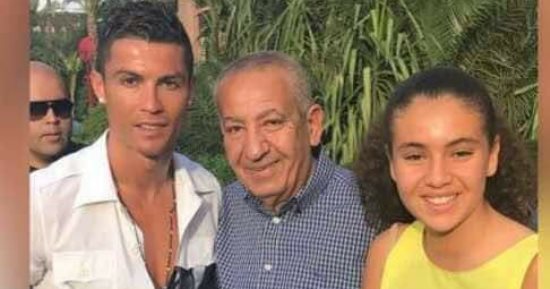 رونالدو يهدى تيشيرت "لقاء يوفنتوس" لرئيس النادى المصرى السابق