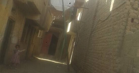 اضبط مخالفة.. عمود إنارة مائل يهدد حياة المواطنين بقرية الطليحات فى سوهاج