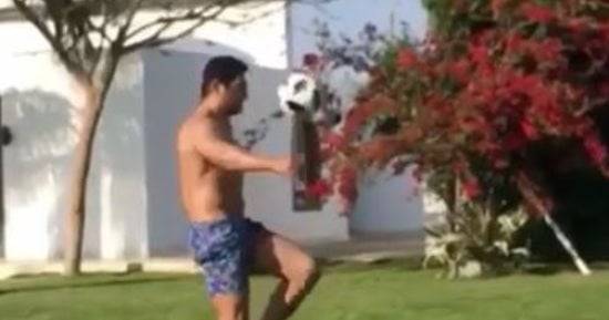 فيديو.. حسن الرداد بـ"ينطط كورة" معلقا: بقالى كتير مالعبتش
