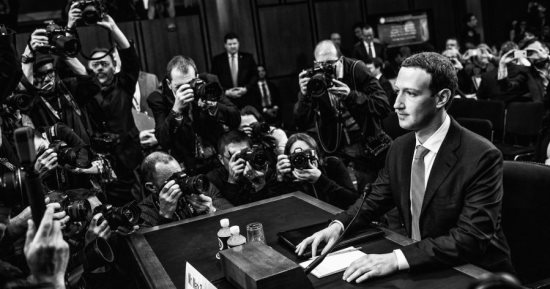 زوكربيرج يكشف عن المعلومات التى يجمعها فيس بوك عن مستخدميه
