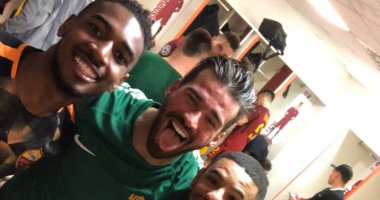 فيديو.. احتفالات جنونية للاعبى روما بعد إقصاء برشلونة من دوري الأبطال